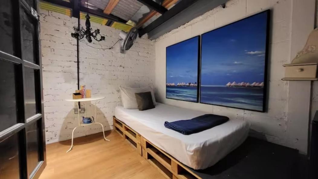 Books & Beds Bed & Breakfast Petaling Jaya Exterior photo