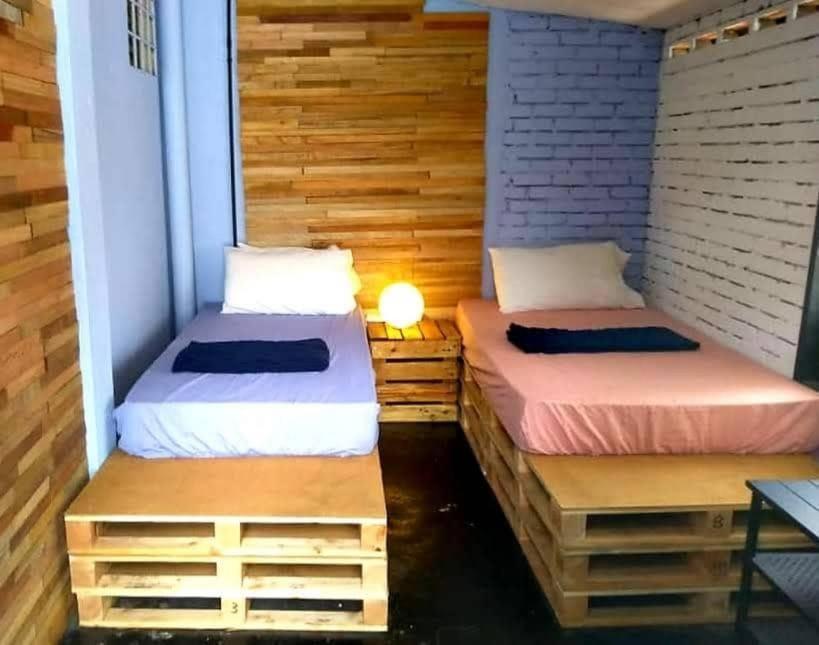 Books & Beds Bed & Breakfast Petaling Jaya Exterior photo