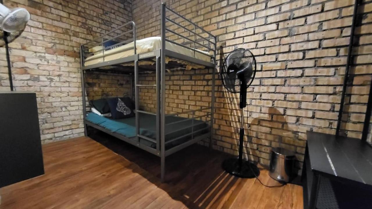 Books & Beds Bed & Breakfast Petaling Jaya Exterior photo