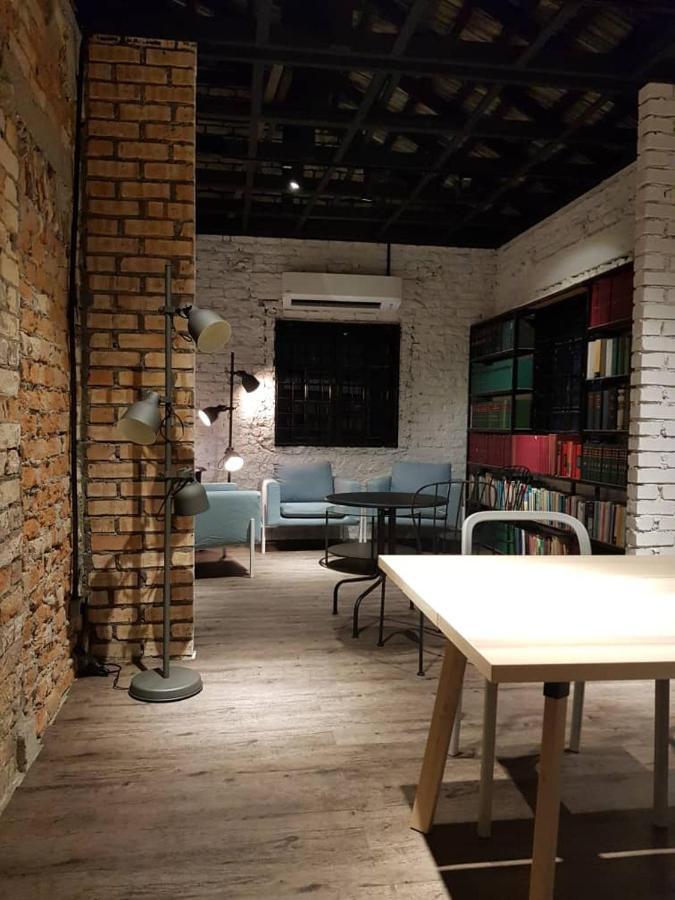 Books & Beds Bed & Breakfast Petaling Jaya Exterior photo